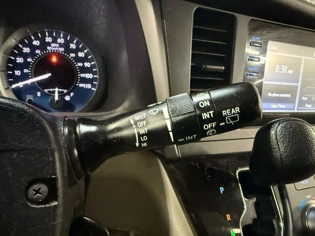 Vehicle image 15 of 31