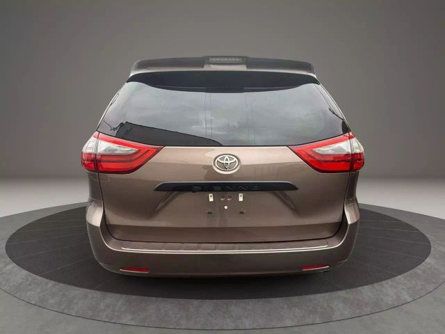 Vehicle image 6 of 31