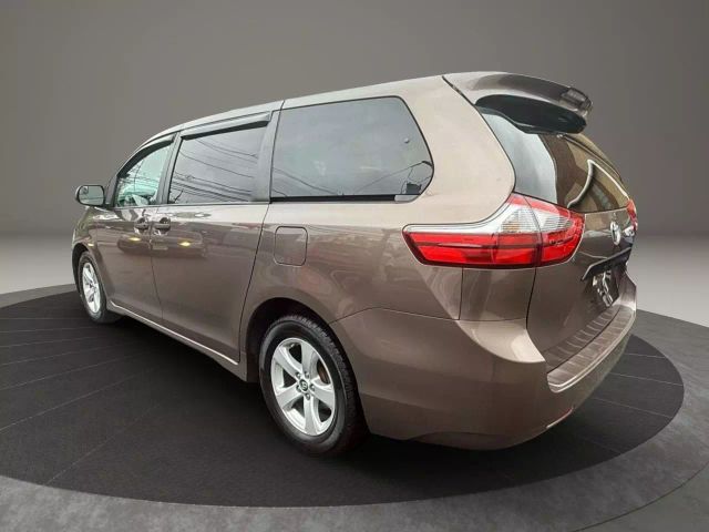 Vehicle image 7 of 31