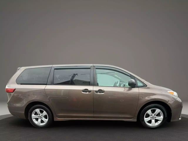 Vehicle image 4 of 31