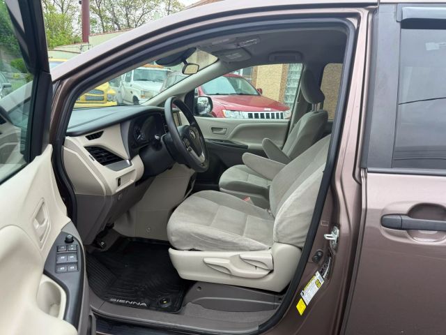 Vehicle image 22 of 31