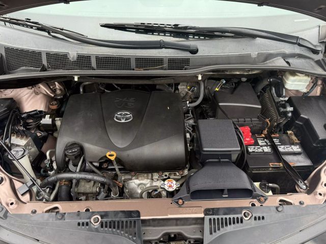 Vehicle image 23 of 31