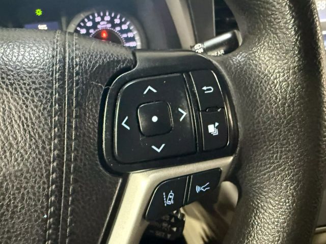 Vehicle image 14 of 31