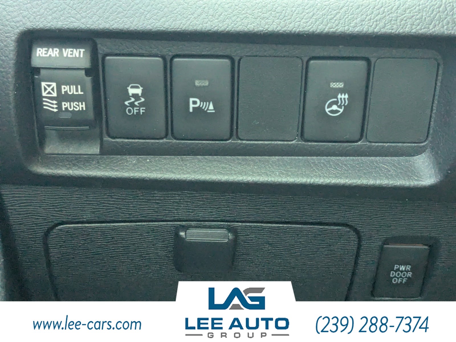Vehicle image 21 of 29
