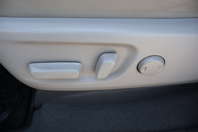 Vehicle image 40 of 62