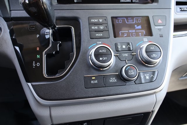 Vehicle image 46 of 62