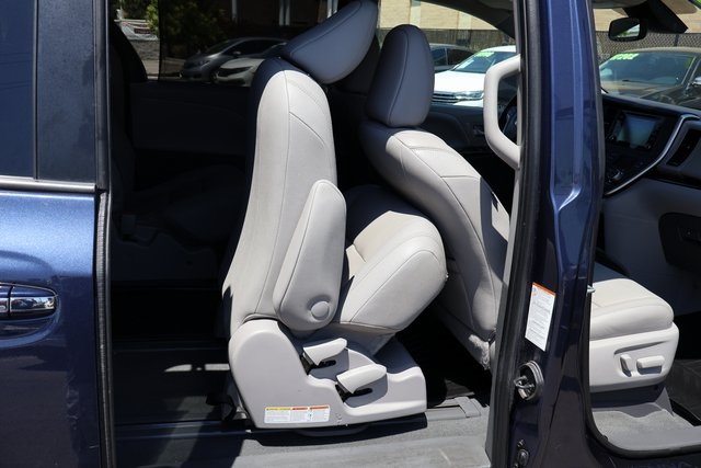 Vehicle image 30 of 62