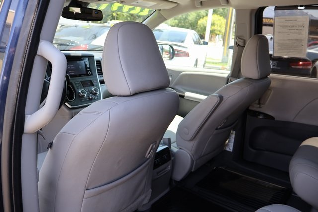 Vehicle image 20 of 62