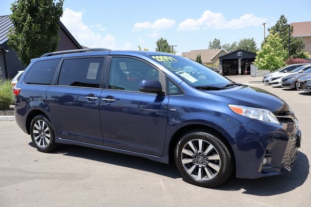 Vehicle image 5 of 62