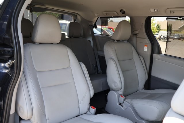 Vehicle image 28 of 62