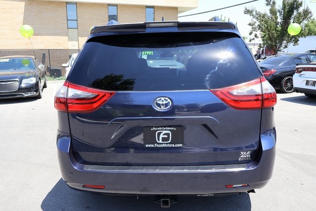 Vehicle image 8 of 62