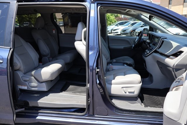 Vehicle image 25 of 62