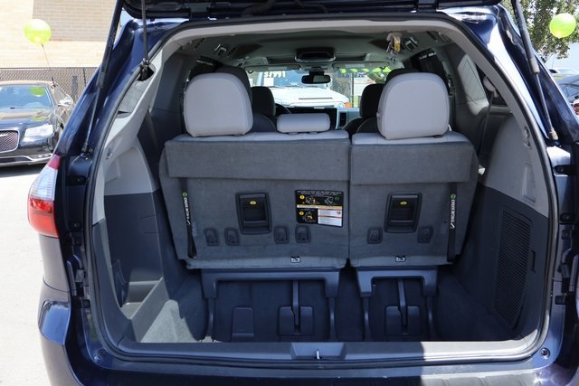 Vehicle image 10 of 62