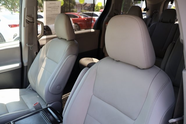 Vehicle image 15 of 62