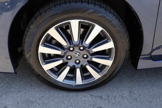 Vehicle image 57 of 62