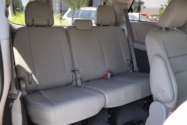 Vehicle image 29 of 62