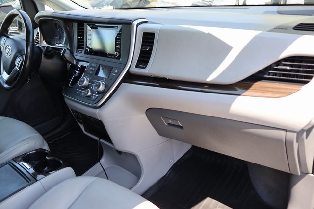Vehicle image 23 of 62