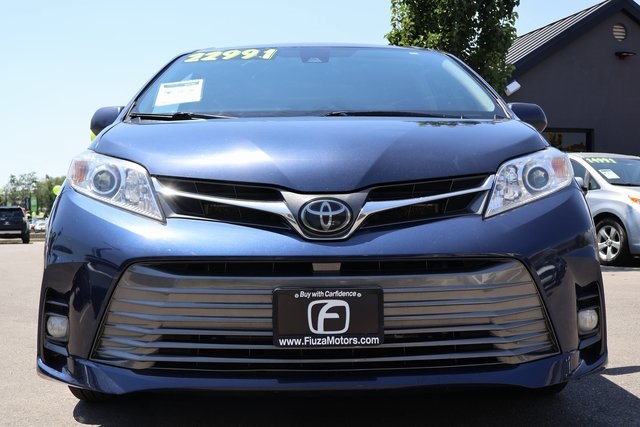 Vehicle image 4 of 62