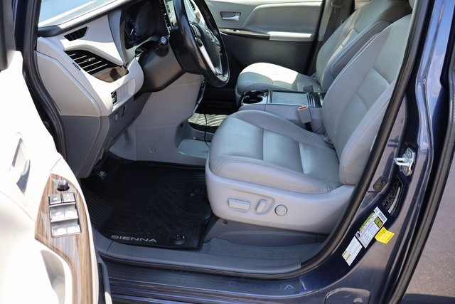 Vehicle image 14 of 62