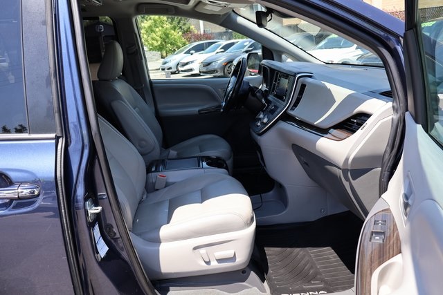 Vehicle image 22 of 62