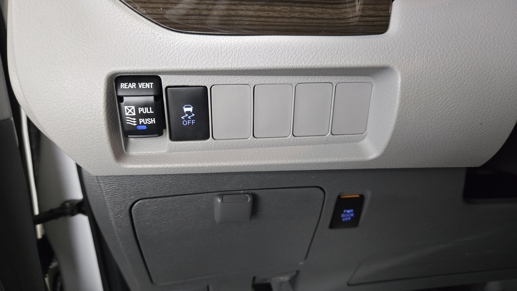 Vehicle image 21 of 39