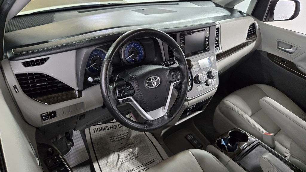Vehicle image 10 of 39