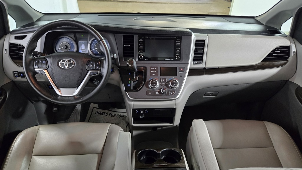 Vehicle image 28 of 39