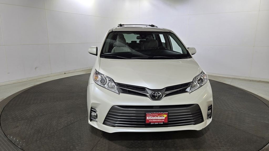 Vehicle image 2 of 39