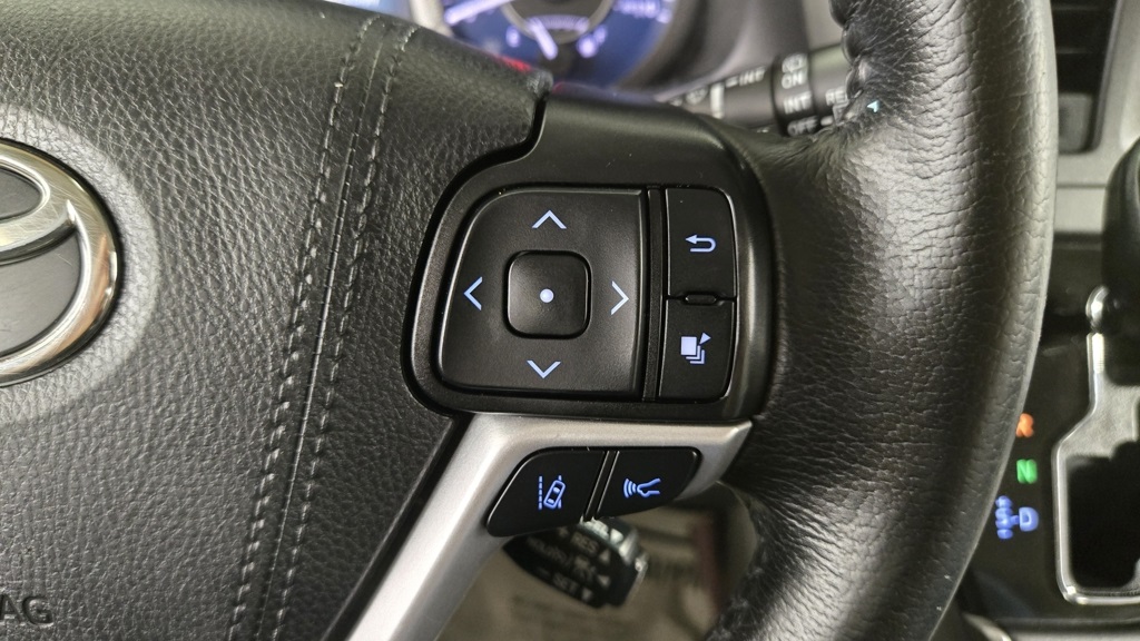 Vehicle image 13 of 39