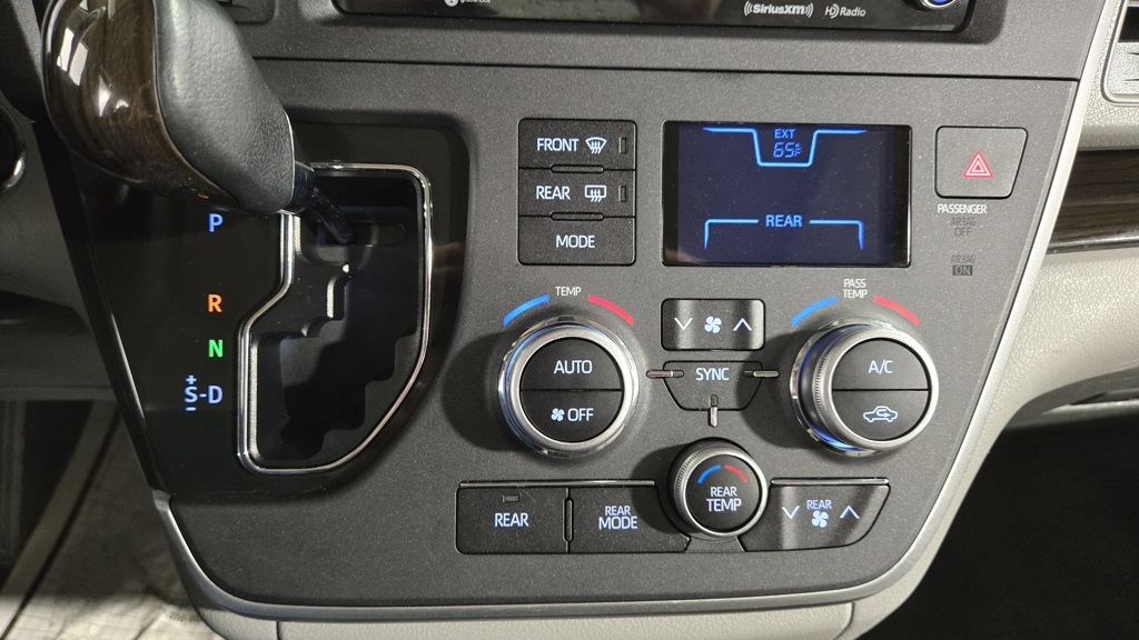 Vehicle image 15 of 39