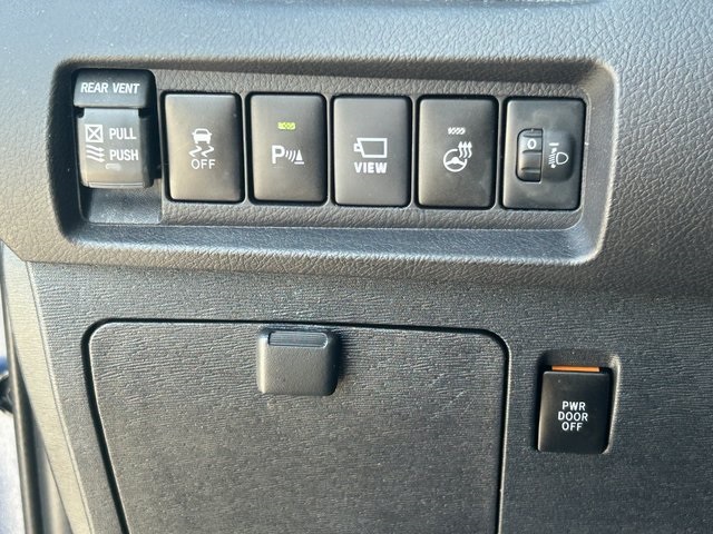 Vehicle image 28 of 45