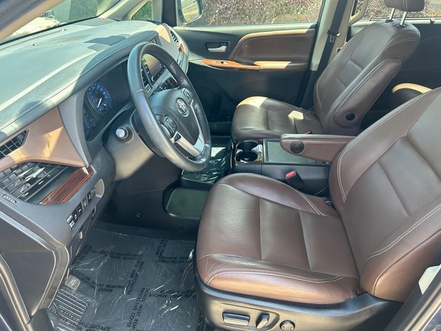 Vehicle image 40 of 45