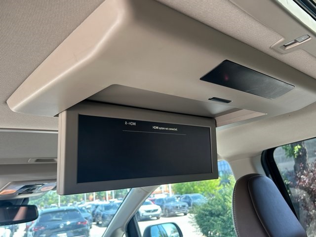Vehicle image 41 of 45