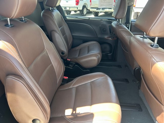 Vehicle image 11 of 45