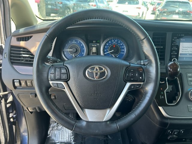 Vehicle image 21 of 45