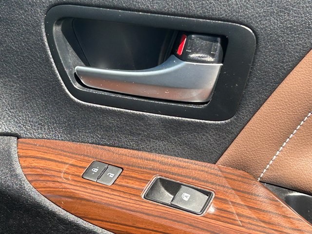 Vehicle image 36 of 45
