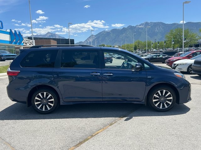 Vehicle image 4 of 45