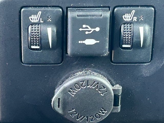 Vehicle image 27 of 45