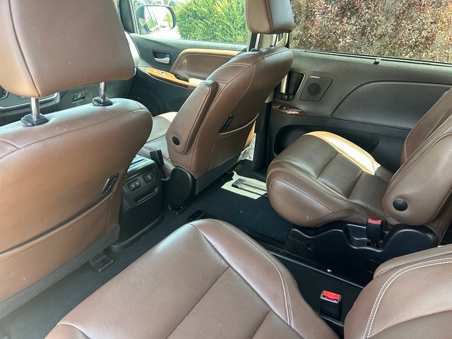 Vehicle image 15 of 45