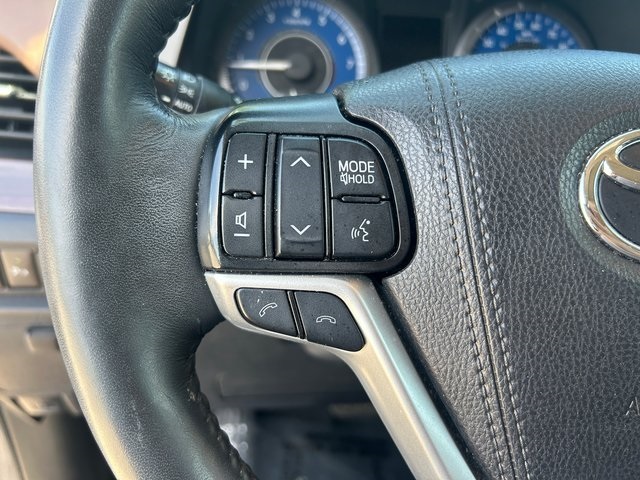 Vehicle image 34 of 45