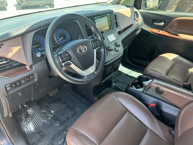 Vehicle image 20 of 45