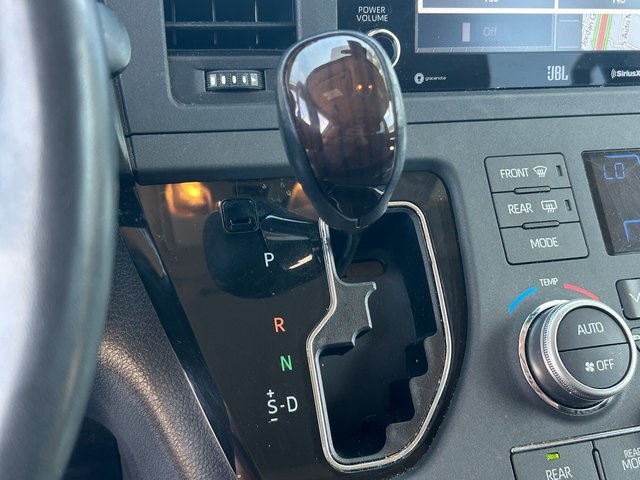 Vehicle image 25 of 45