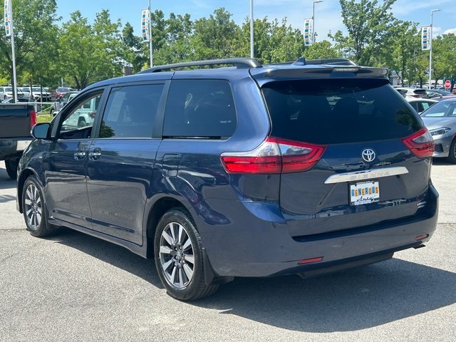 Vehicle image 7 of 45