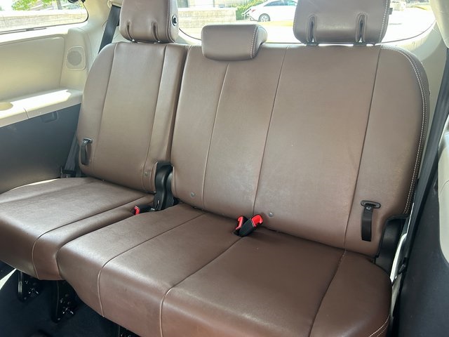Vehicle image 13 of 45