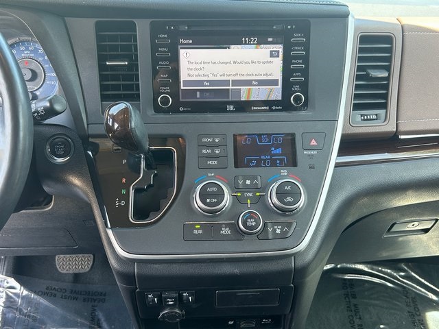 Vehicle image 24 of 45