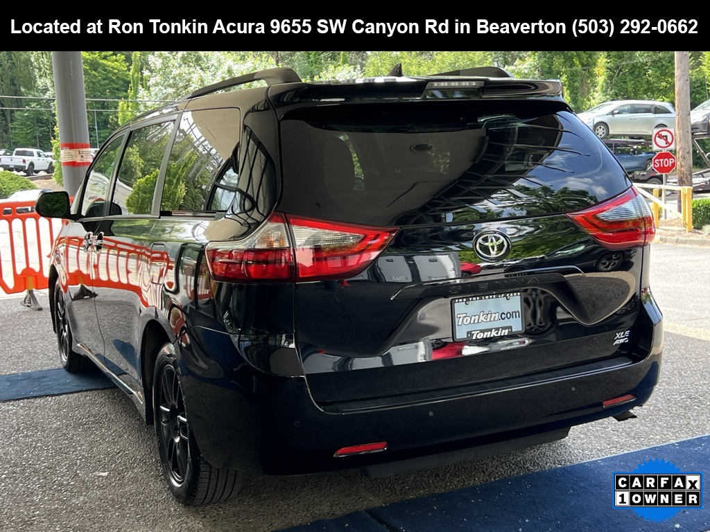 Vehicle image 21 of 29