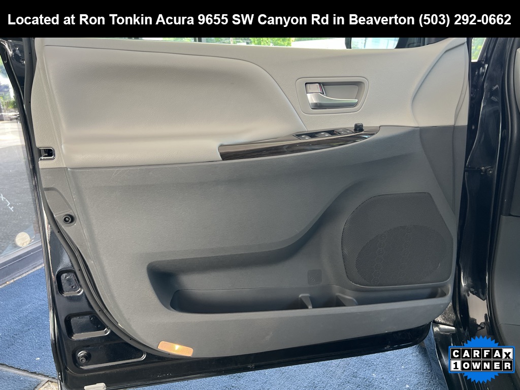 Vehicle image 17 of 29