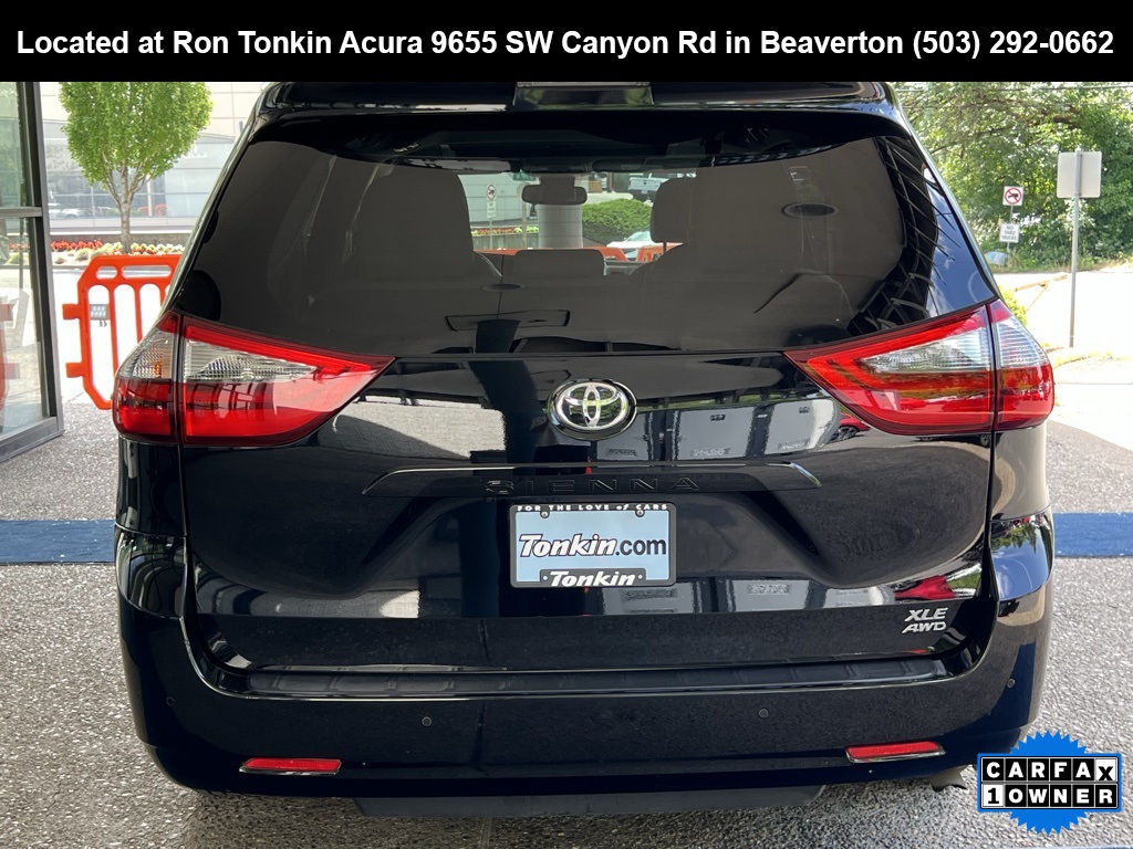 Vehicle image 22 of 29