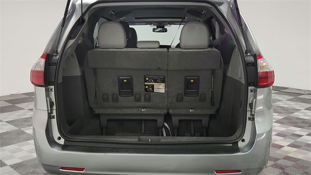 Vehicle image 23 of 27