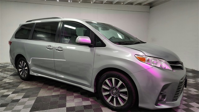 Vehicle image 9 of 27
